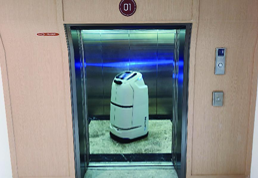 金州苑建工嘉寓的机器人配送场景